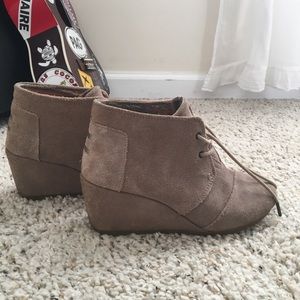 Brown heeled Tom’s booties!